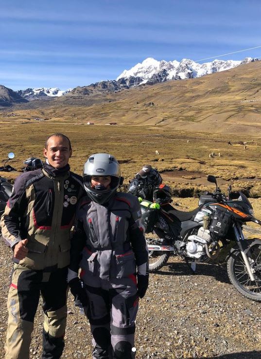 Una pareja de colombianos que recorre América Latina en moto fue asaltada en Panamericana tres horas después de ingresar a Argentina
