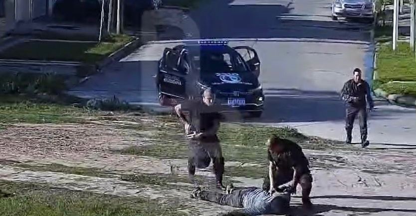 Exitoso debut de las armas no letales en Lanús: así redujeron a un delincuente armado con un cuchillo