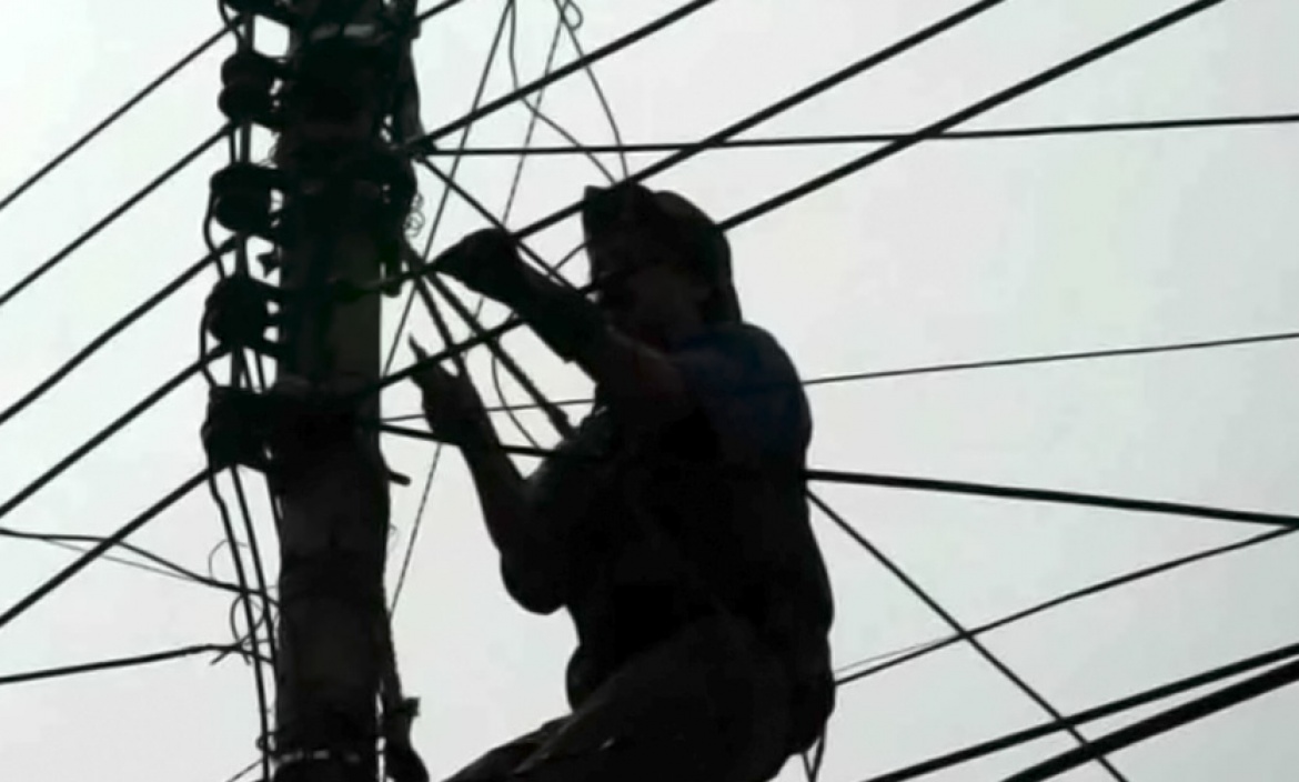 No quedó “pegado”, pero va preso: Lo condenaron por el robo de cables eléctricos