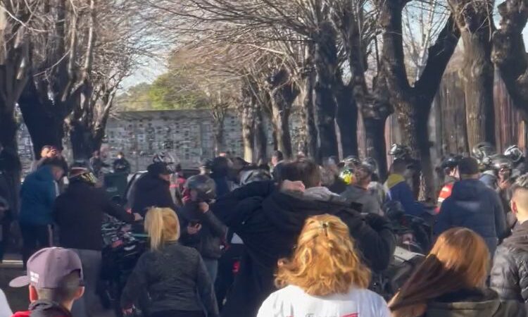 Multitudinaria despedida a Luca Fernández, el policía atropellado por un camión sin luces y con patente adulterada en La Plata