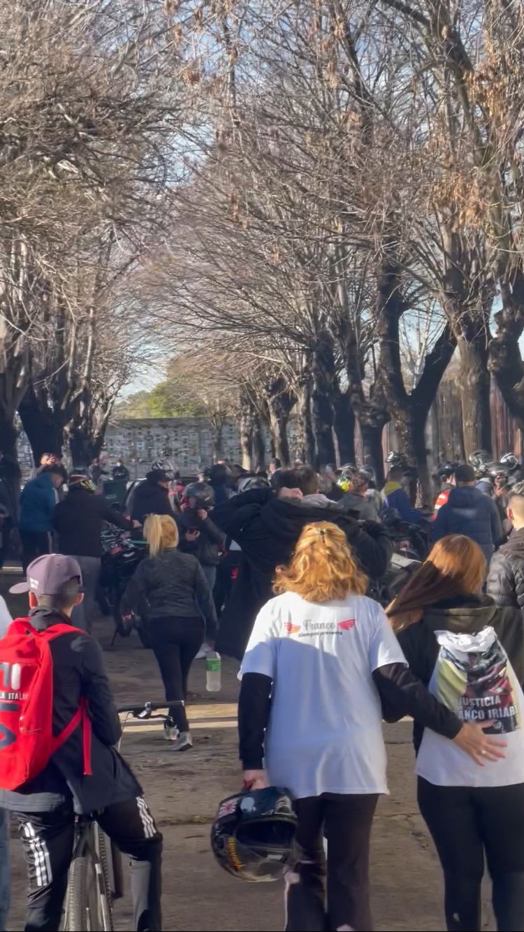 Multitudinaria despedida a Luca Fernández, el policía atropellado por un camión sin luces y con patente adulterada en La Plata