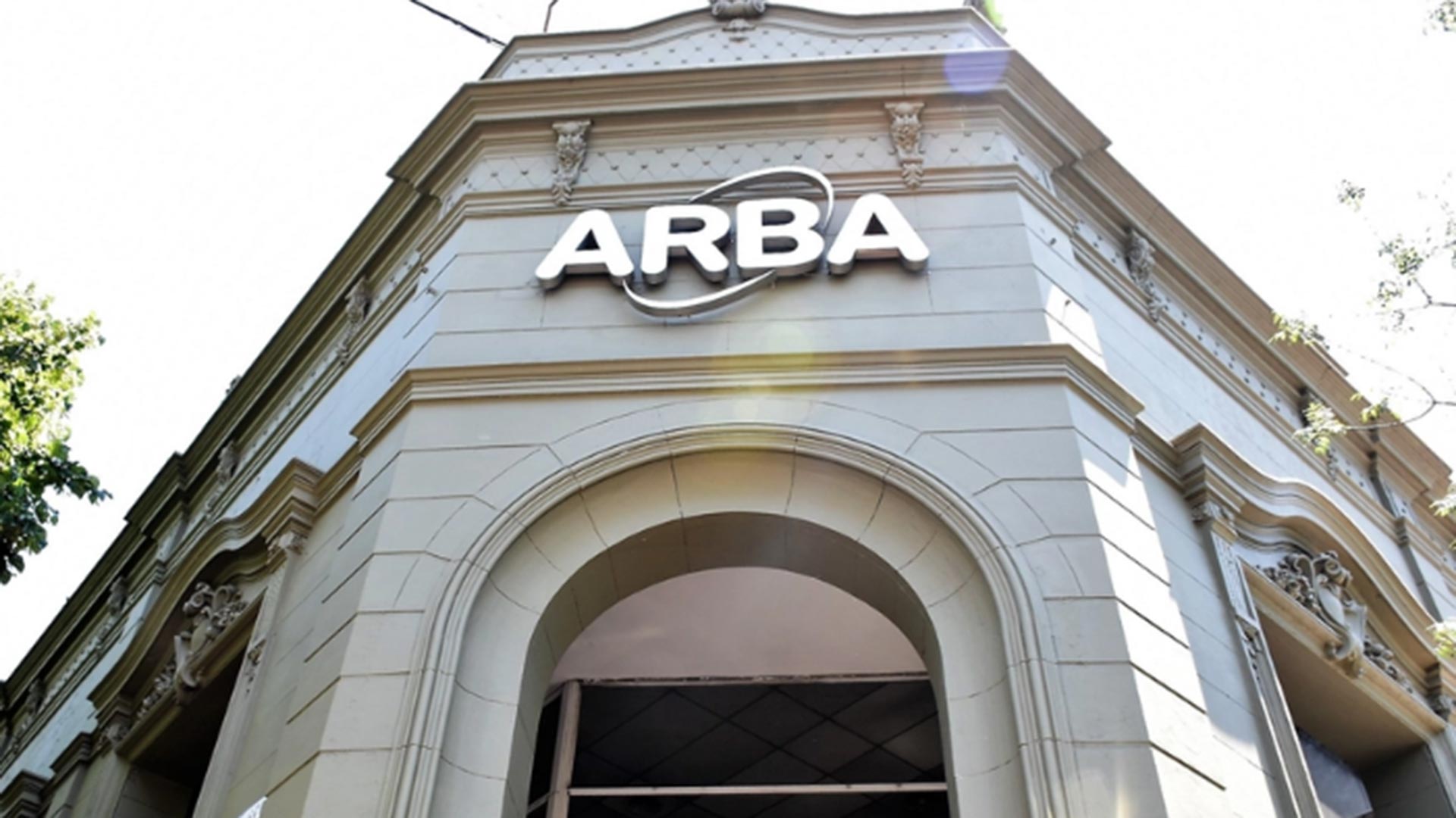 Para paliar el ajuste de Milei, ARBA anticipa un fuerte impuesto a empresas