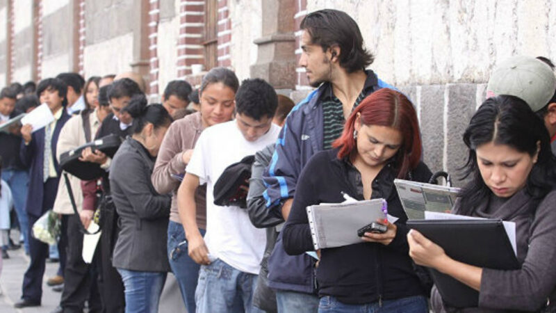 Datos Oficiales: El desempleo entre los jóvenes duplica el promedio general