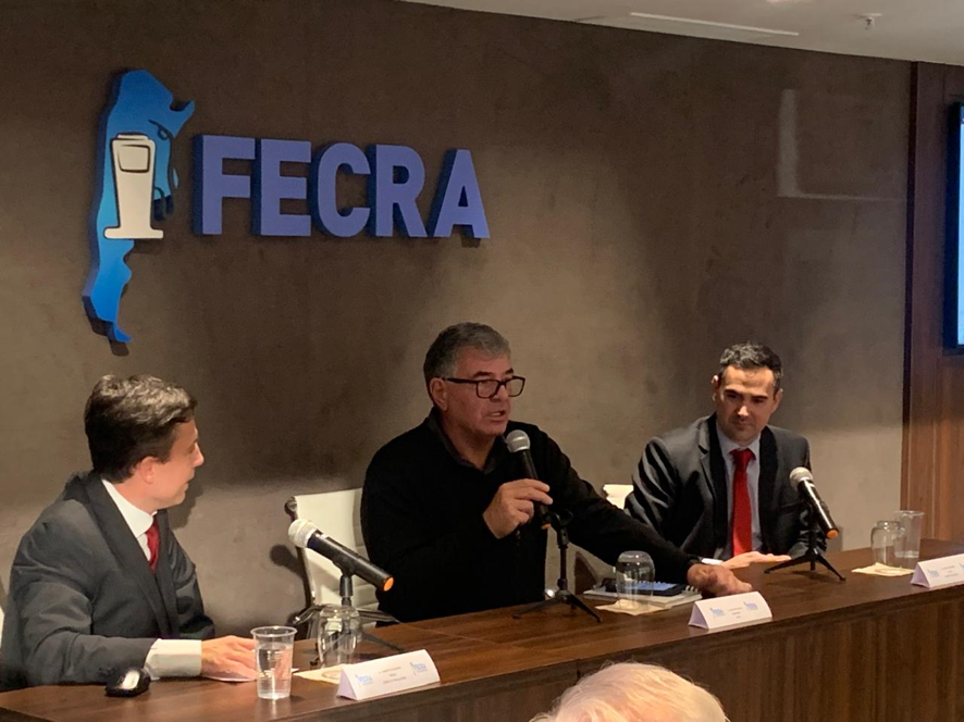 La Federación de Empresarios de Combustibles de la República Argentina (FECRA), realizo una charla informativa y de actualización en temas tributarios el día 25 de julio. En esta oportunidad se focalizó en las nuevas leyes impositivas, de blanqueo, moratoria y bienes personales.