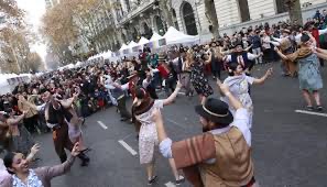 Sabores, danzas y costumbres argentinas en la Feria Patria de Av. De Mayo