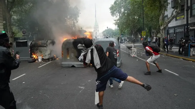 Incidentes en el Congreso: Francos dijo que fue “una especie de golpe de Estado”