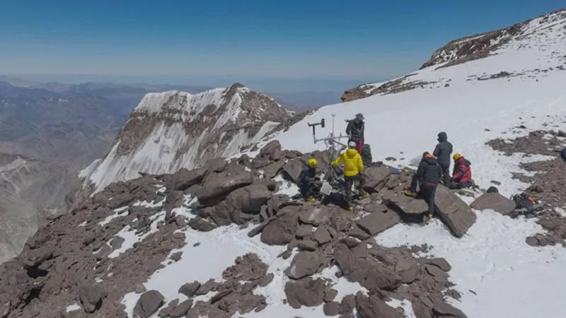 Monitoreo Climático en lo Más Alto de América: Instalan una Red de Estaciones Meteorológicas en el Aconcagua