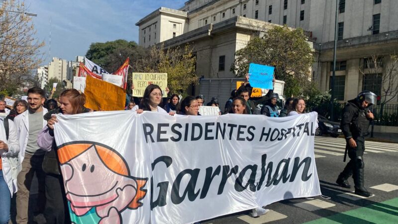 Crisis en la salud pública: los residentes no tienen aumentos hace un año