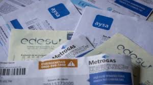 Costos fijos: la canasta de servicios públicos subió 600% con Milei