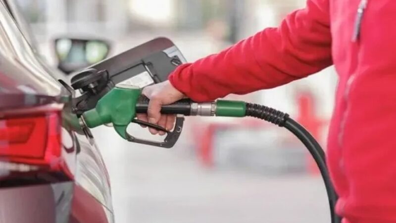 Aumentos sin comunicación: la pulseada por las naftas en provincia