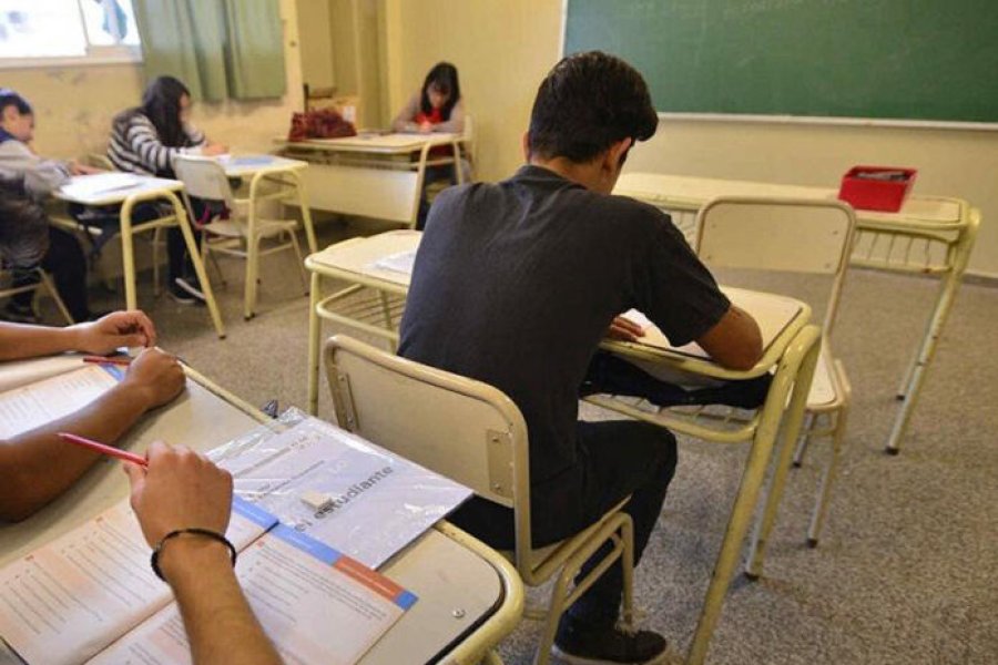 Cada vez más chicos terminan en secundario, pero cada vez aprenden menos