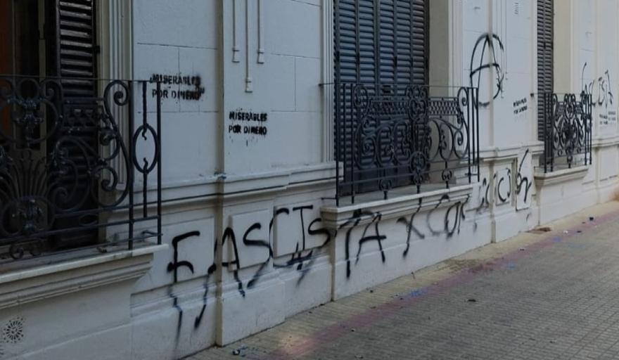 Nuevo ataque a un comité radical en La Plata