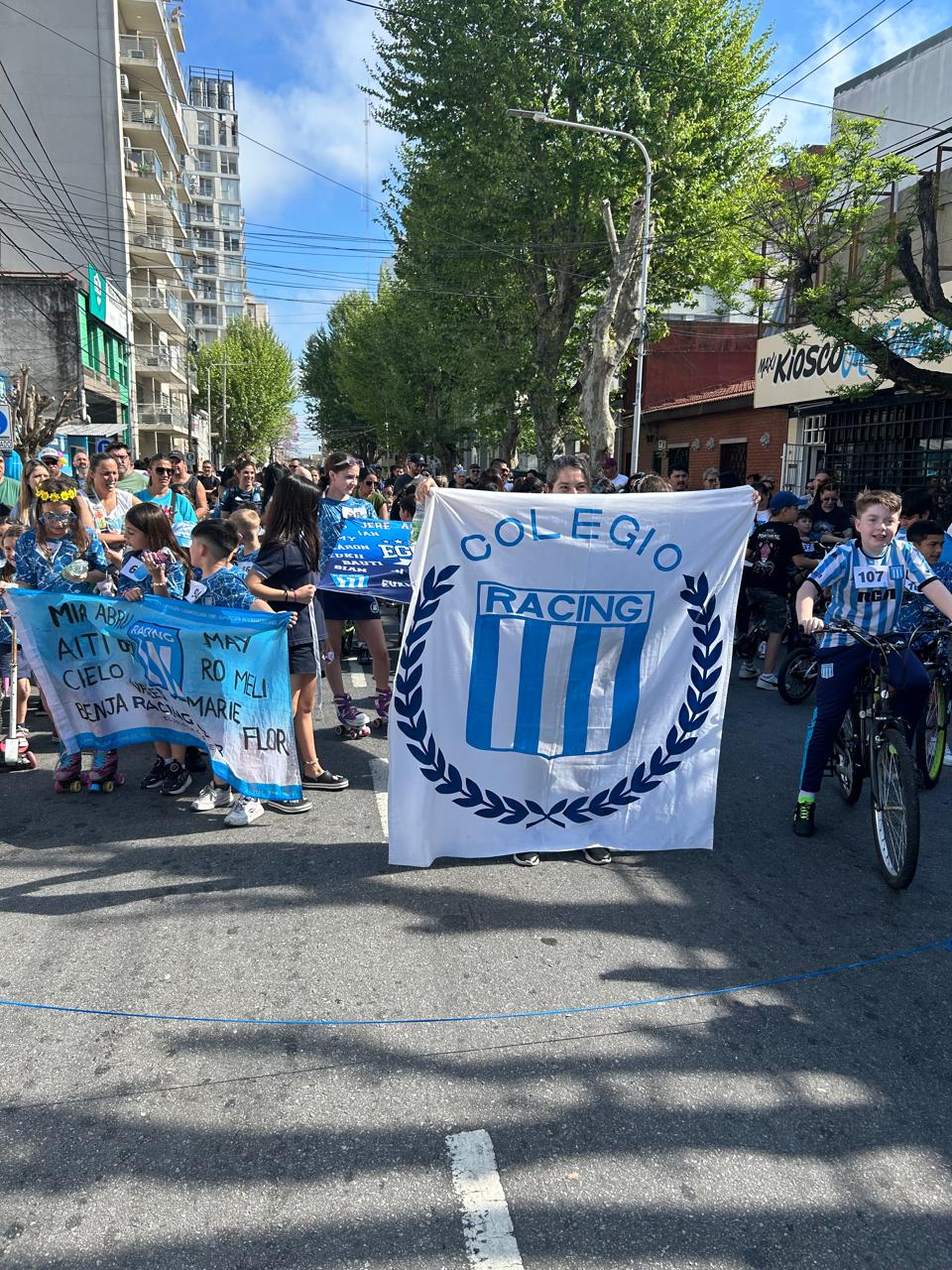 Bicicleteada solidaria en el Colegio de Racing