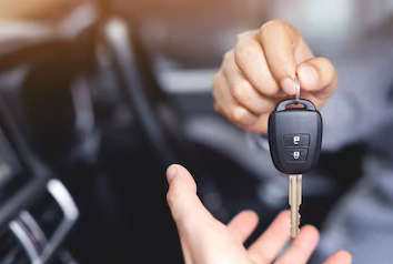 Dejó su auto en el lavadero, vino un ladrón, pagó el servicio y se lo llevó
