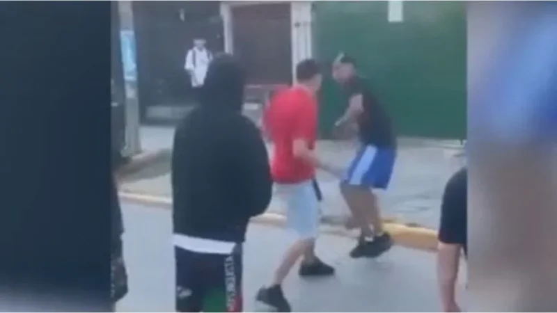 Merlo: Se citan por redes a una batalla campal en plena plaza