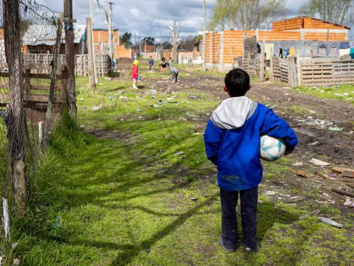 Datos de Unicef revelan que cayó fuerte la pobreza infantil