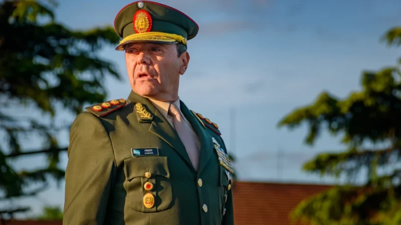 Presti puede asumir en Defensa sin dejar de ser militar activo