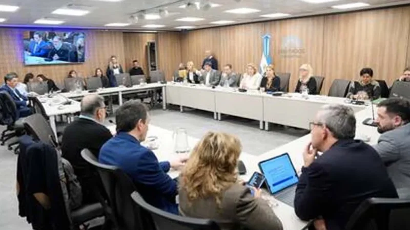 Fuerte reclamo de los intendentes al Congreso para reducir el IVA