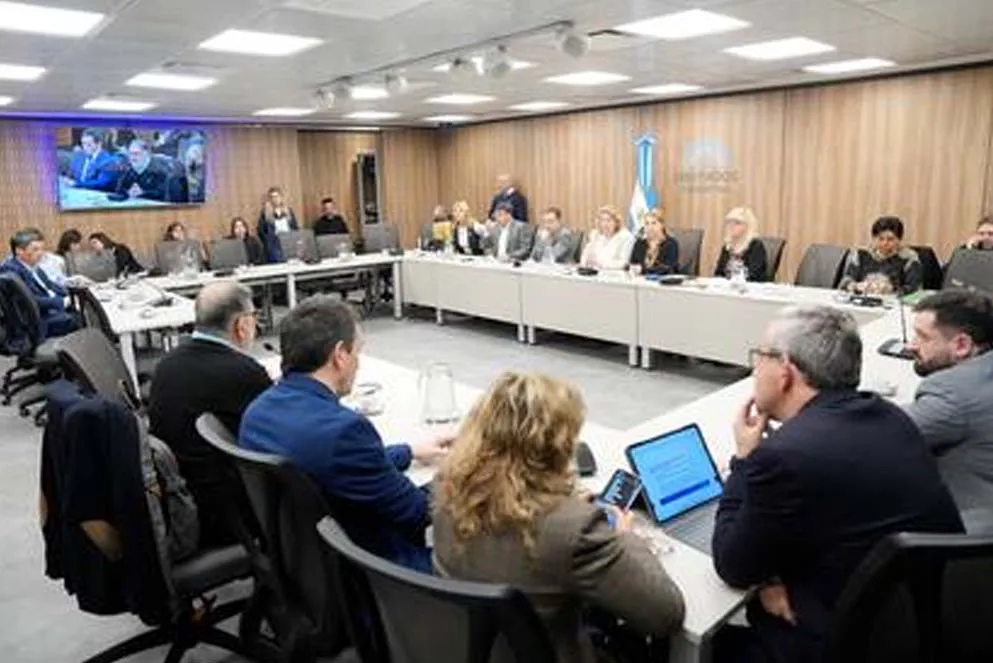 Fuerte reclamo de los intendentes al Congreso para reducir el IVA