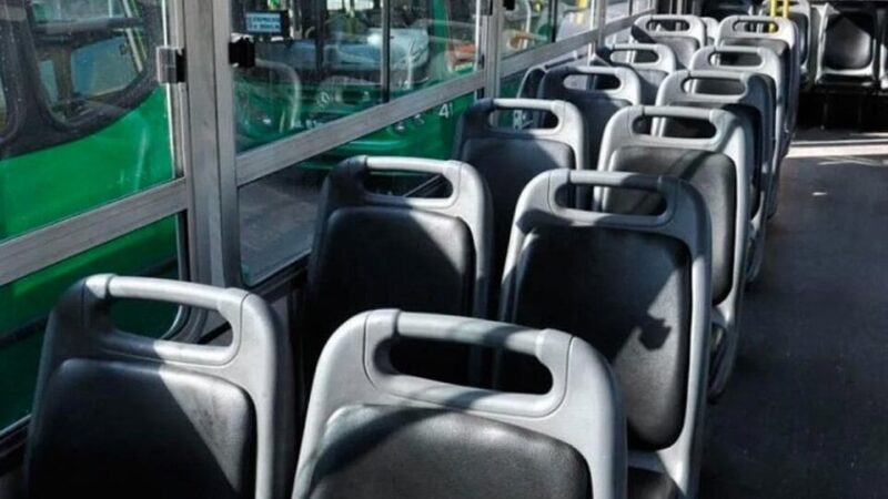 Paro de colectivos en el AMBA: tensión, sueldos atrasados y miles de usuarios varados