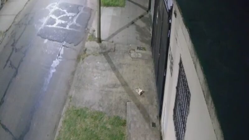 Burzaco: lo empujaron de la moto para robarle