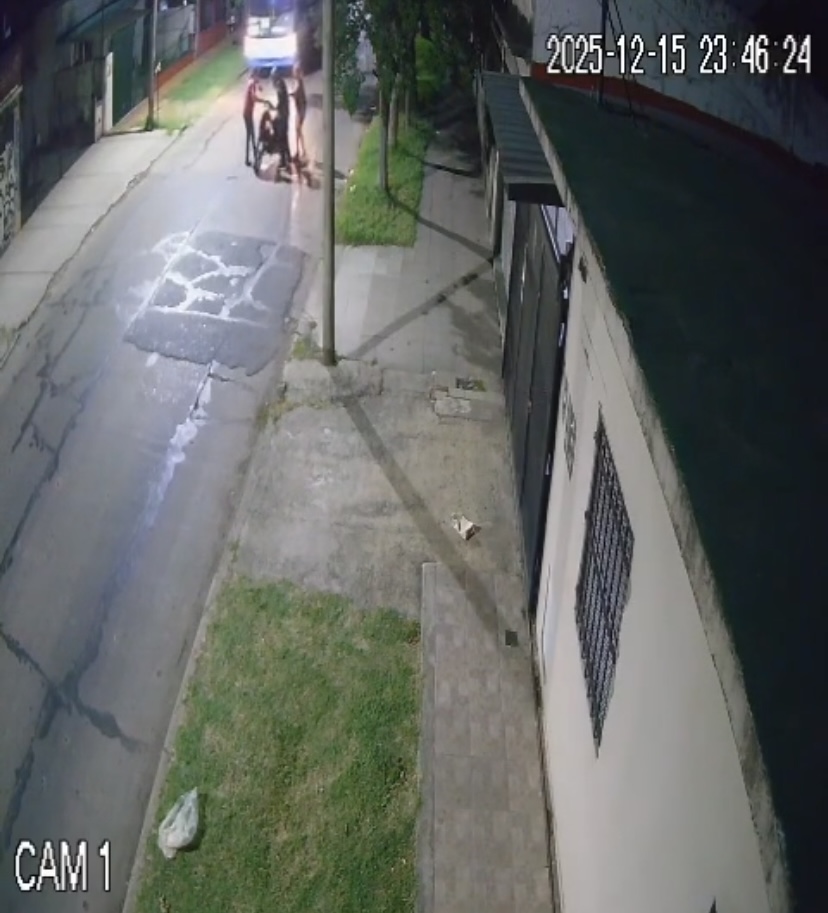 Burzaco: lo empujaron de la moto para robarle