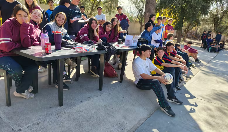 Más de 300 familias se unen para prohibir el celular a los chicos hasta los 13 años