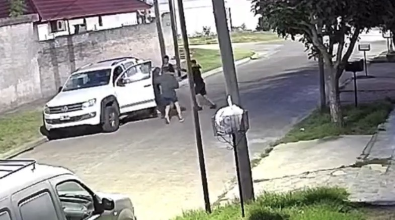 Feroz ataque de pirañas de apenas 14 años en Quilmes