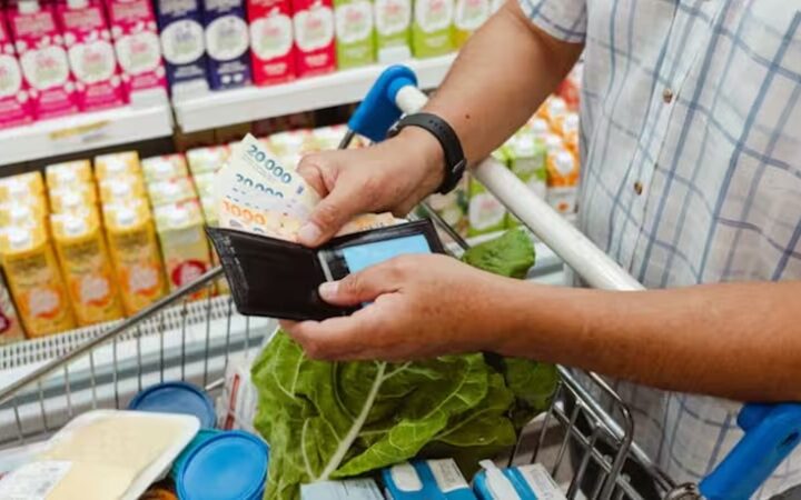 Argentina cerró 2025 con la inflación más baja en 8 años pero sigue siendo uno de los países con más aumento de precios