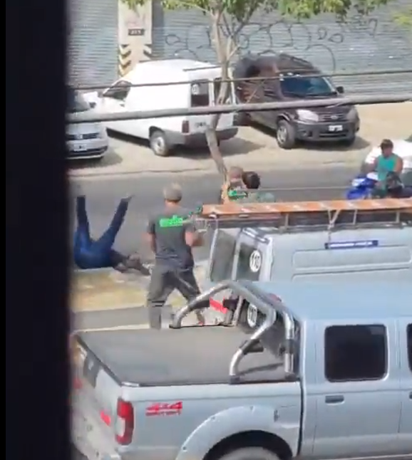 Calles salvajes: discusión, pelea y un fierrazo en la cabeza en Castelar