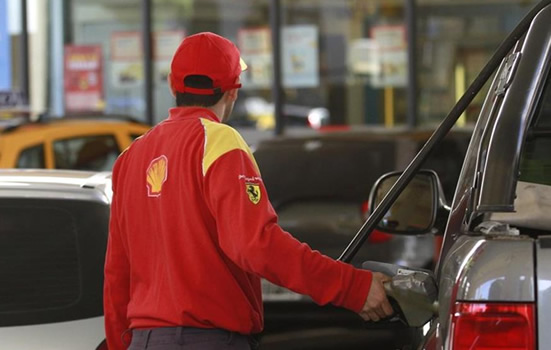 Balearon a un playero para robar una moto: lucha por su vida