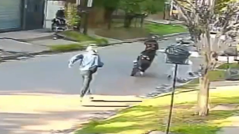 Monte Grande: lo emboscaron y le dispararon por la moto