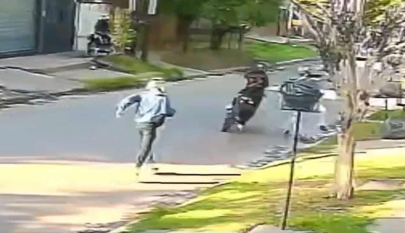 Monte Grande: lo emboscaron y le dispararon por la moto