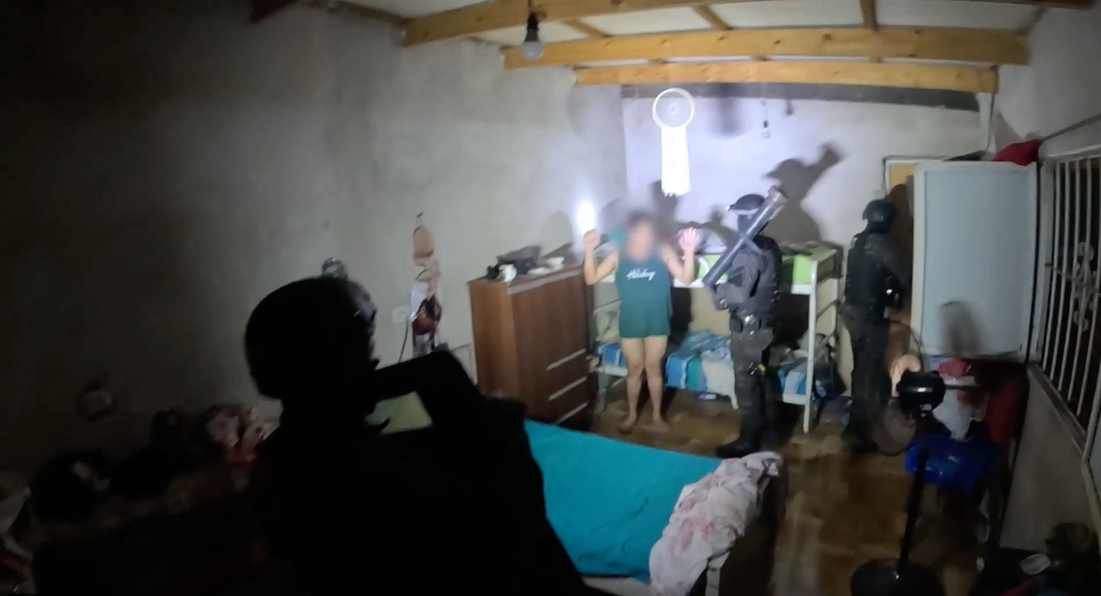 “Correos de sangre”: 3 detenidos en 6 allanamientos tras balaceras con mensajes mafiosos en Rosario