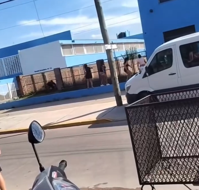 De locos: a los tiros contra una escuela en Pilar