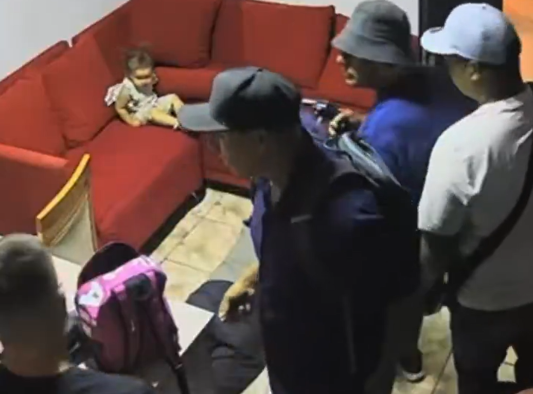 Ladrones sin límites: le apuntaron en la cabeza a una bebé