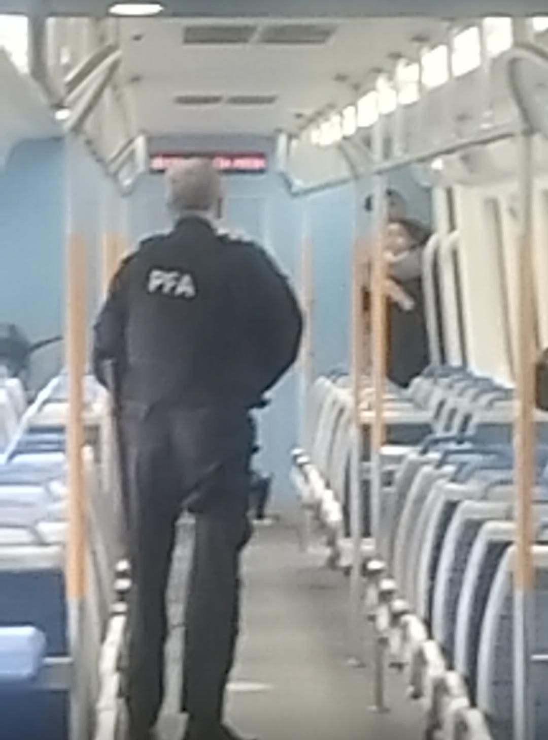 Miedo en el tren:  un hombre armado y con una rehén en el Roca