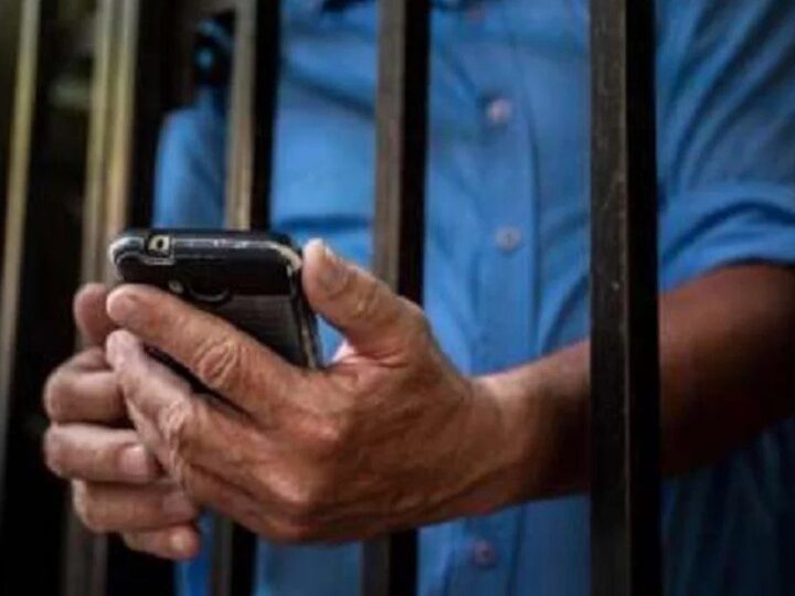 Autorizan el bloqueo de celulares en las cárceles