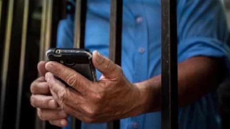 Autorizan el bloqueo de celulares en las cárceles