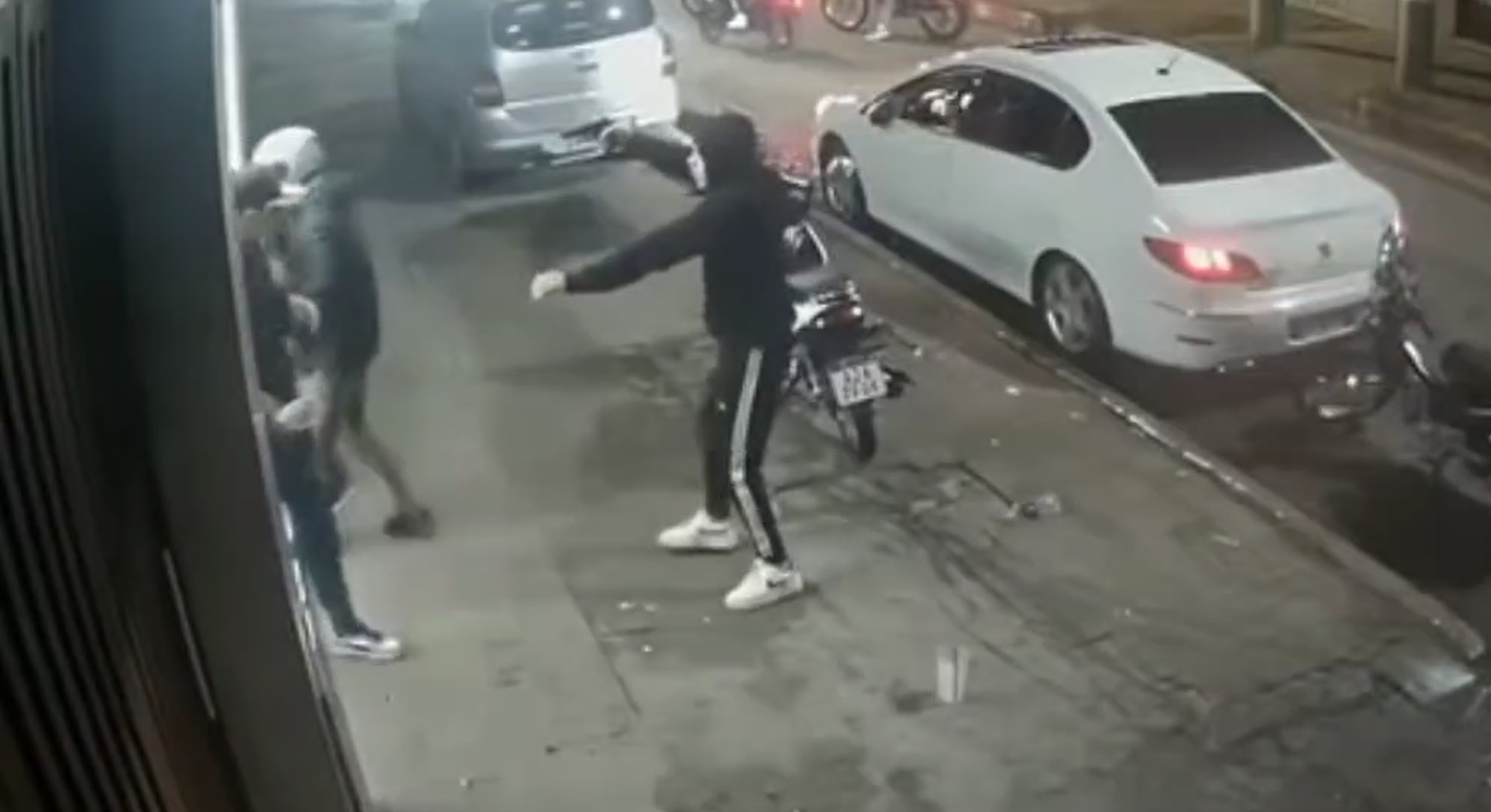 Laferrere: tiros y golpes por la moto