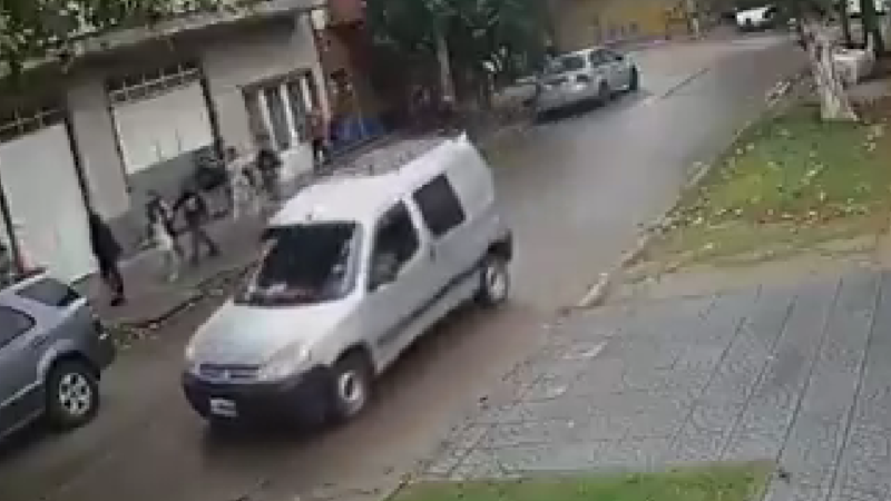 Tiene 15, apuñaló a su novio en la puerta del colegio