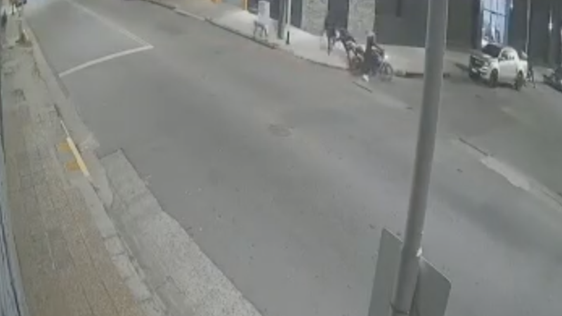 Salvaje asalto en Avellaneda: le pegaron tanto que terminó en el hospital
