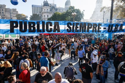 La Universidad volvió a salir a calle para exigirle al Gobierno que cumpla la ley