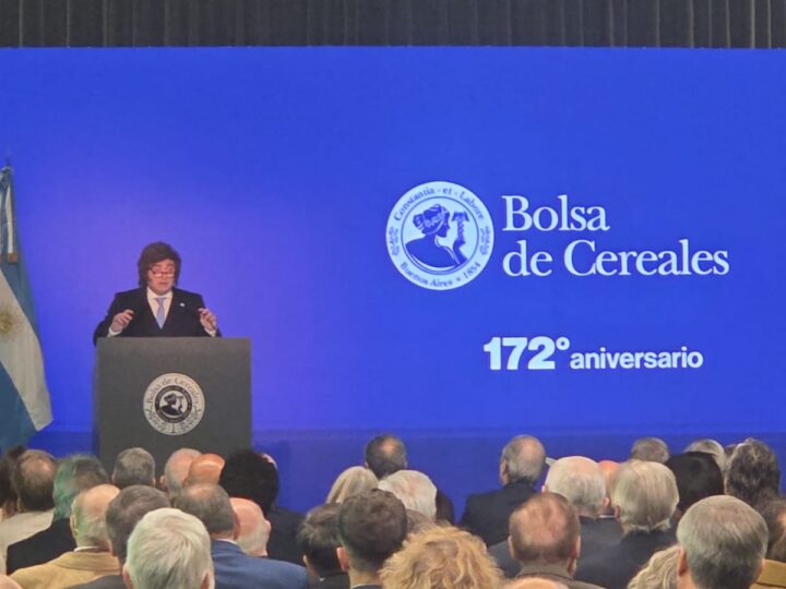 Ante el campo, Milei anunció una baja de retenciones y se vanaglorió de su gobierno