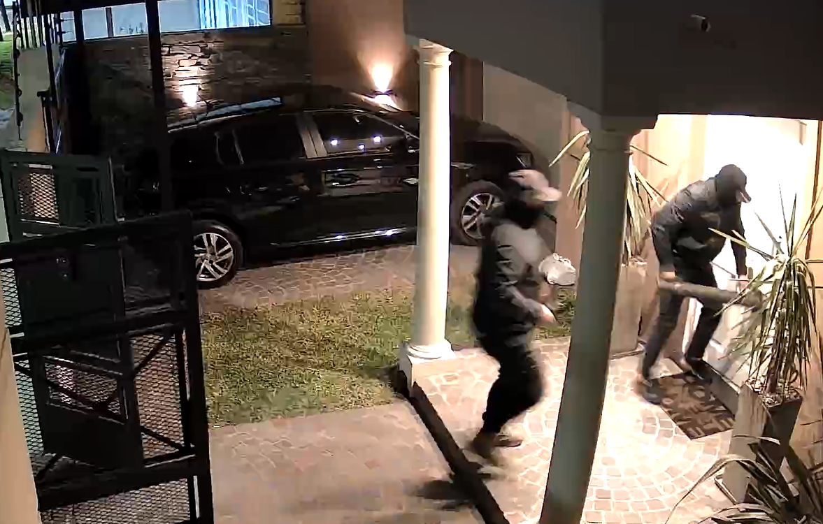 Simularon un allanamiento, eran ladrones