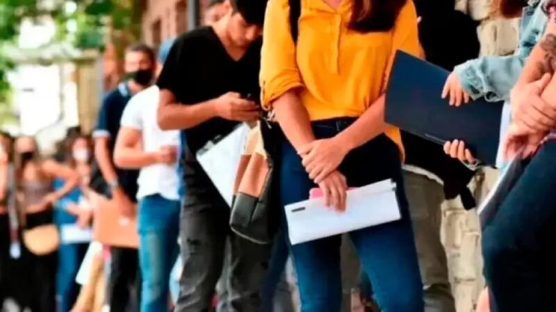 Más desocupados y más trabajadores en negro