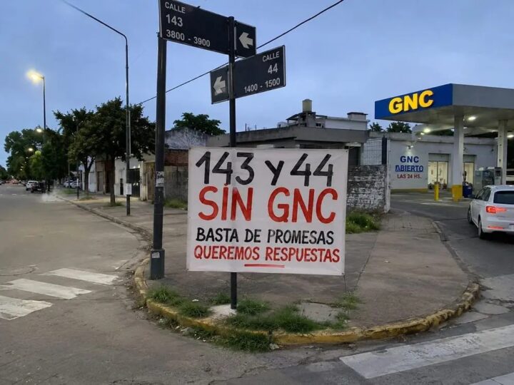 Colapso de surtidores en La Plata: la odisea de cargar GNC en medio del frío