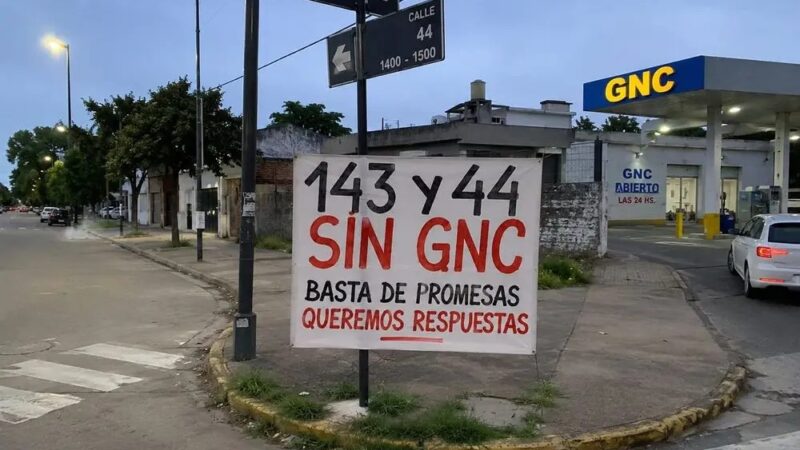 Colapso de surtidores en La Plata: la odisea de cargar GNC en medio del frío