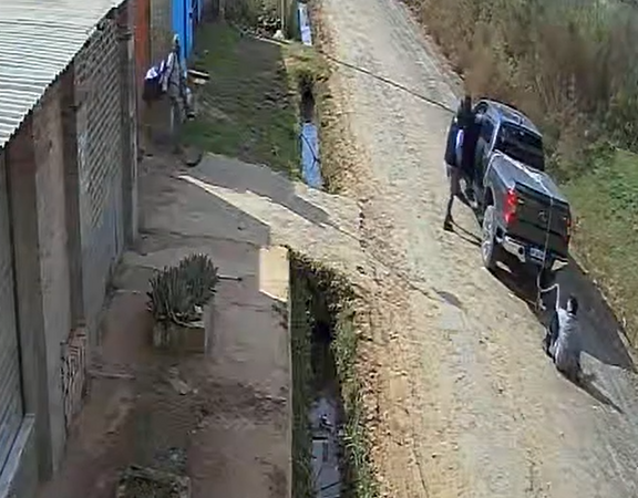 Locura en Zárate: Le robaron y ató y arrastró al ladrón con su camioneta