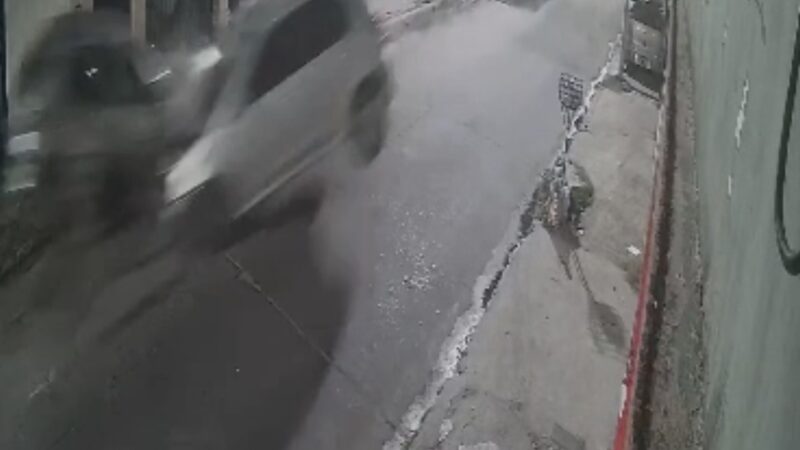 Asaltó a un veterano de Malvinas, escapó con un auto, chocó y volcó